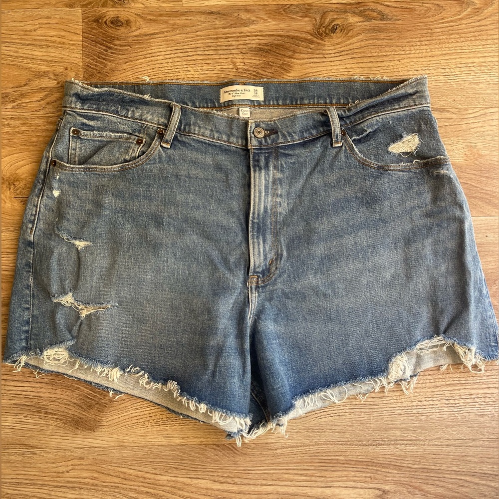 Abercrombie Curve Love 4” Mom Shorts Size 18/34